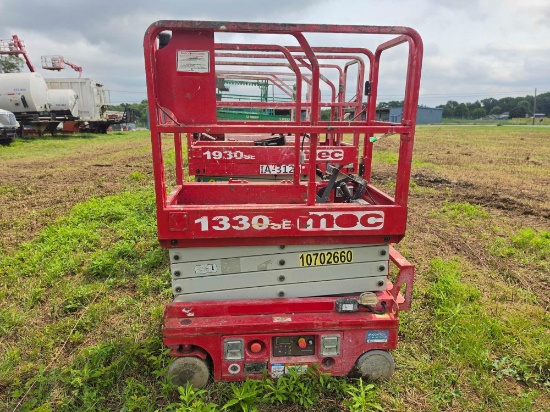 2018 MEC 1330SE SCISSOR LIFT SN:16302016 electric powered, equipped with 13ft. Platform height.