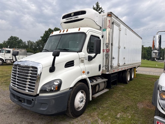 2016 FREIGHTLINER CASCADIA REFRIGERATOR TRUCK VN:HN5446 powered by Detroit DD15 diesel engine,
