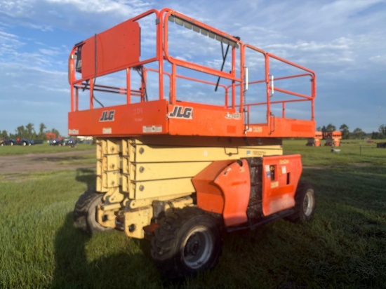 JLG 4394RT SCISSOR LIFT SN:200238460 4x4, powered diesel engine, equipped with 43ft. platform