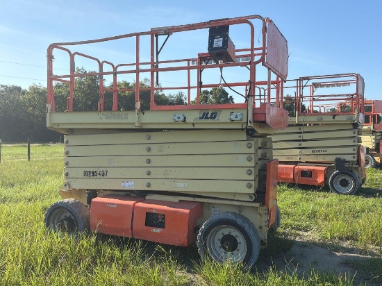 JLG 4069LE SCISSOR LIFT SN:200235441 electric powered, equipped with 40ft. Platform height, slide