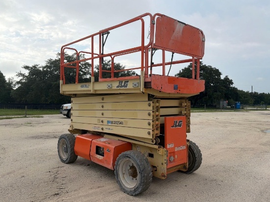 JLG 4069LE SCISSOR LIFT SN:200235780 electric powered, equipped with 40ft. Platform height, slide