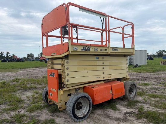 JLG 4069LE SCISSOR LIFT SN:200236073 electric powered, equipped with 40ft. Platform height, slide