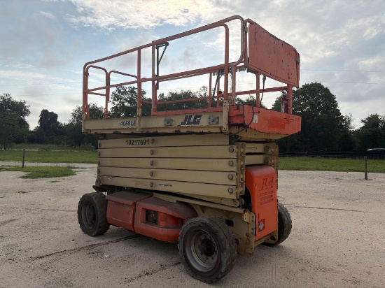 JLG 4069LE SCISSOR LIFT SN:200225057 electric powered, equipped with 40ft. Platform height, slide