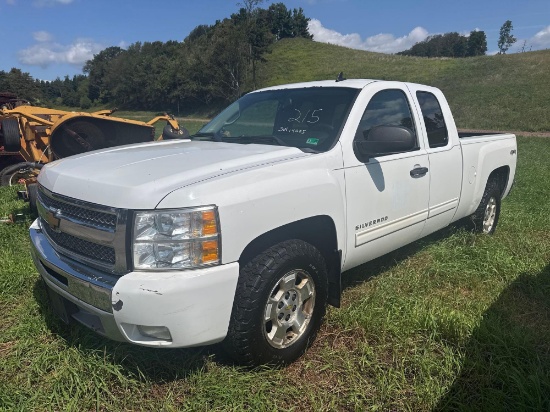 2013 CHEVY SILVERADO PICKUP TRUCK VN:114005 4x4, powered by gas engine, equipped with automatic