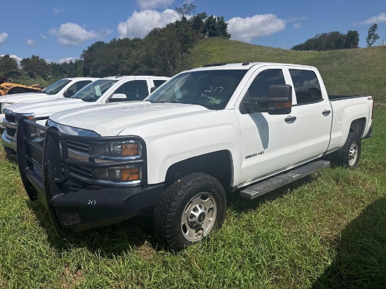2017 CHEVY 2500HD PICKUP TRUCK VN:212329 4x4, powered by gas engine, equipped with automatic