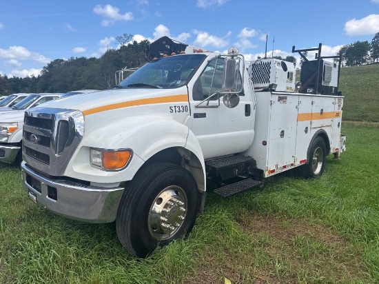 2005 FORD F650 SERVICE TRUCK VN:3FRWF65F15V112302 powered by diesel engine, equipped with automatic