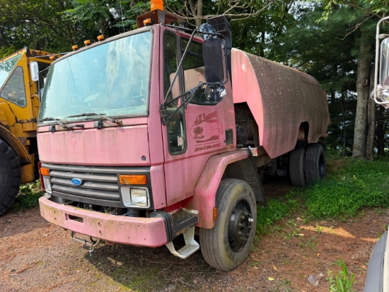 FORD SWEEPER VN:N/A powered by 4 cylinder diesel engine, equipped with Elgin Whirlwind Series L