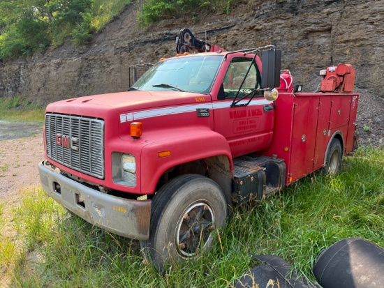 GMC SERVICE TRUCK VN:1GDL7H1CXWJ515411 powered by Cat diesel engine, equipped with 5 speed