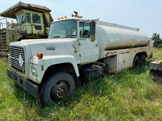 FORD FUEL TRUCK VN:1FDYU82A6HVA65814 powered by Ford diesel engine, equipped with Road Ranger 6610