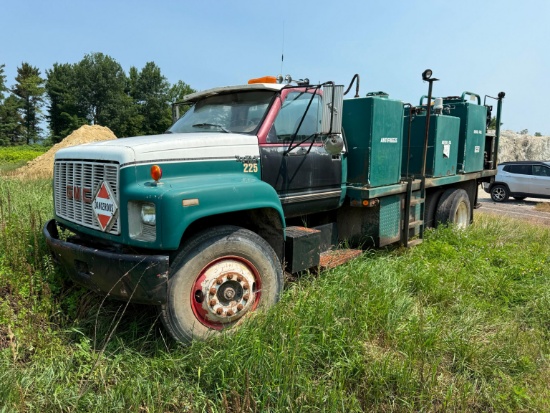 GMC FUEL/LUBE TRUCK VN:1GDM7H1J9LJ605874 powered by Cat diesel engine, equipped with 5 speed