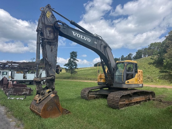 VOLVO ECR305CL HYDRAULIC EXCAVATOR SN:573 powered by diesel engine, equipped with Cab, reduced tail