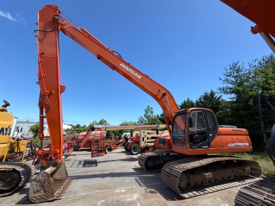 DOOSAN DX225 LONG REACH HYDRAULIC EXCAVATOR SN:DHKCEBADP90005538 powered by diesel engine, equipped