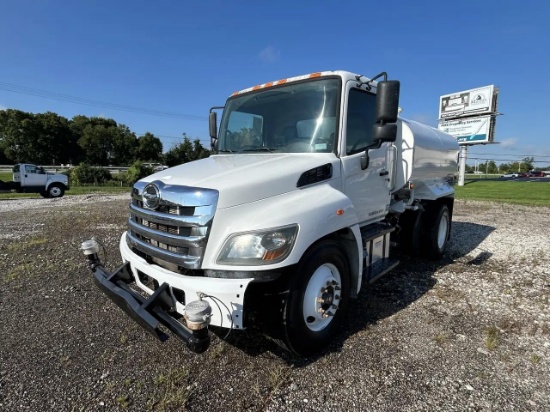 2019 HINO 338 WATER TRUCK VN:5PVNV8JG1K4S50537 powered by diesel engine, 260hp, equipped with