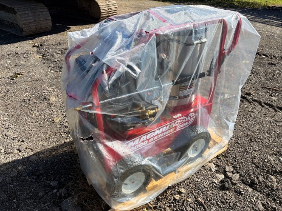NEW EASY KLEEN MAGNUM GOLD PRESSURE WASHER powered by gas engine, equipped with 4000PSI, 12Volt,