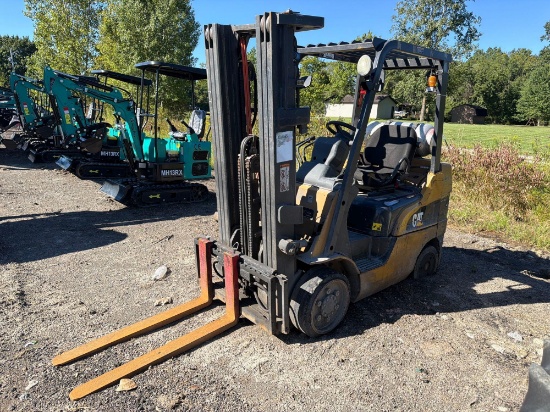 CAT FGC50 FORKLIFT powered by LP engine, equipped with OROPS, 5,000lb capacity, 16ft. lift height,