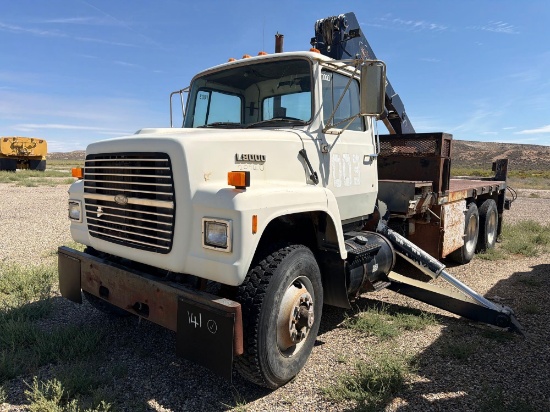 FORD LNT9000 TIRE TRUCK VN:90L1KVA20940 powered by diesel engine, equipped with tandem axle, 99,080