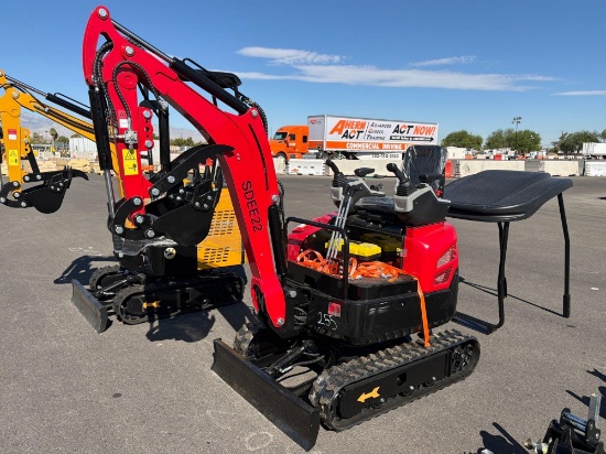 NEW SDLANCH SDEE22 HYDRAULIC EXCAVATOR powered by gas engine, equipped with OROPS, front blade,
