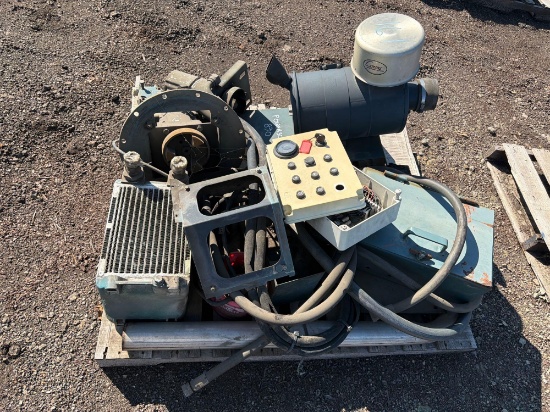 PALLET OF ASSORTED POWERSCREEN 830 PARTS SUPPORT EQUIPMENT
