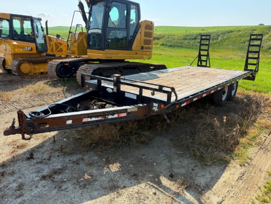 2004 PJ TRAILERS TAGALONG TRAILER VN:4P5DE202241062828 equipped with 17ft. X 96in. Deck, 3ft.