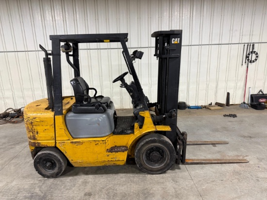 CAT DP25K FORKLIFT SN:AT18B-05330 powered by Cat diesel engine, equipped with OROPS, 5,000lb lift