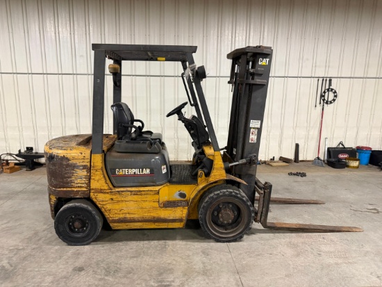 CAT DP25K FORKLIFT SN:AT18B-05370 powered by Cat diesel engine, equipped with OROPS, 5,000lb lift
