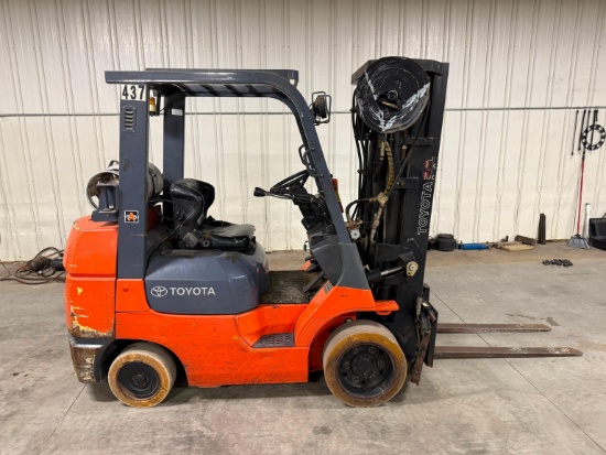 TOYOTA HGCU30 FORKLIFT SN:62037 powered by LP engine, equipped with OROPS, 6,000lb lift capacity,