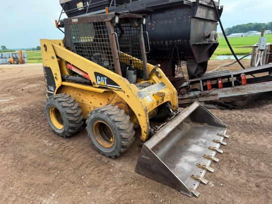 CAT 246 SKID STEER SN:5SZ00811 powered by Cat 3034T diesel engine, equipped with rollcage, auxiliary