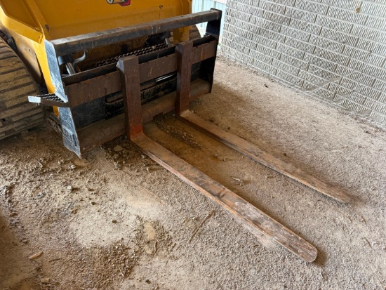 CAT 48IN. PALLET FORKS SKID STEER ATTACHMENT