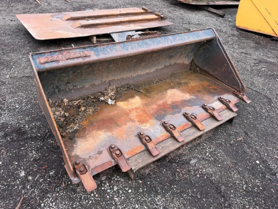CAT 66IN. GP BUCKET W/ TEETH SKID STEER ATTACHMENT