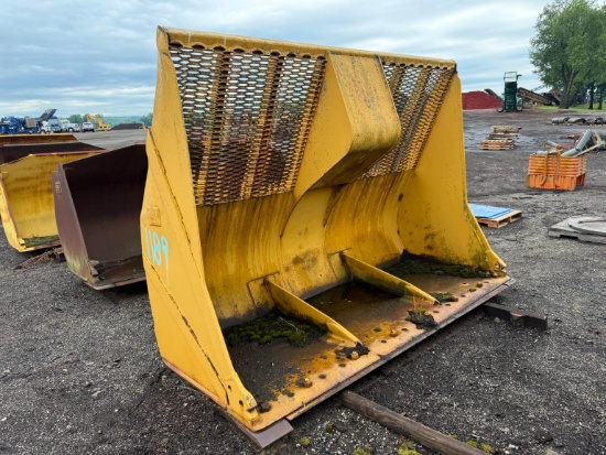 CAT CHIP BUCKET W/ BOCE RUBBER TIRED LOADER ATTACHMENT fits Cat 980, pin on.