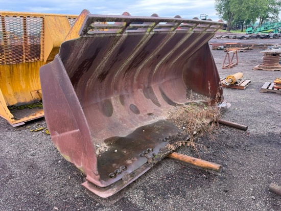 GP BUCKET W/ BOCE RUBBER TIRED LOADER ATTACHMENT fits Cat 980, pin on.