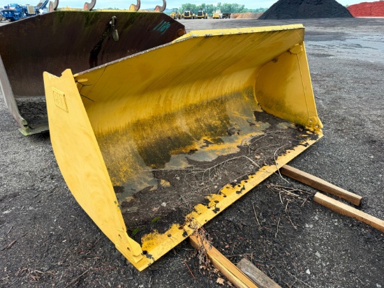 UNUSED CAT 3.75 YARD GP BUCKET RUBBER TIRED LOADER ATTACHMENT fits Cat 950G, pin on.