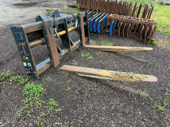 CAT 96IN. FORKS RUBBER TIRED LOADER ATTACHMENT Fork Positioner, fits Cat 950, Fusion coupler.
