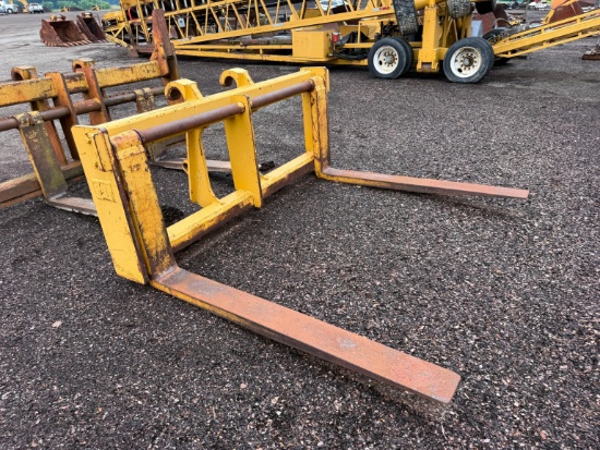CAT HEAVY DUTY 72IN. FORKS RUBBER TIRED LOADER ATTACHMENT fits Cat coupler.