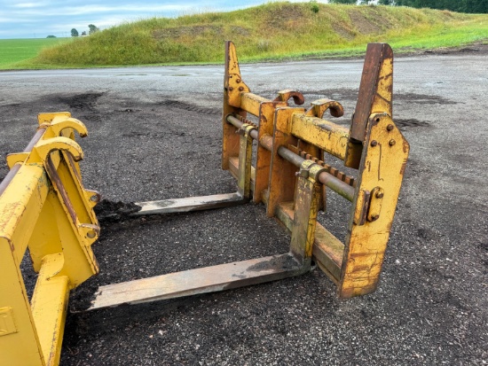 CAT HEAVY DUTY 60IN. FORKS RUBBER TIRED LOADER ATTACHMENT fits Cat coupler.