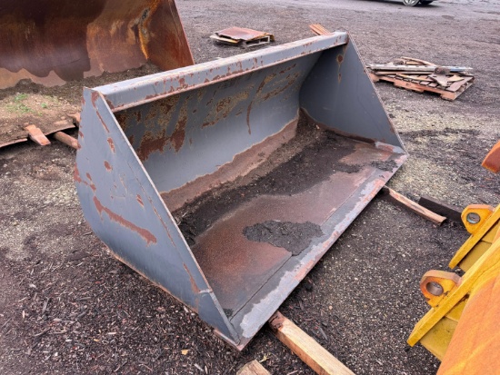 GP BUCKET RUBBER TIRED LOADER ATTACHMENT fits Cat 950, quick coupler mount.
