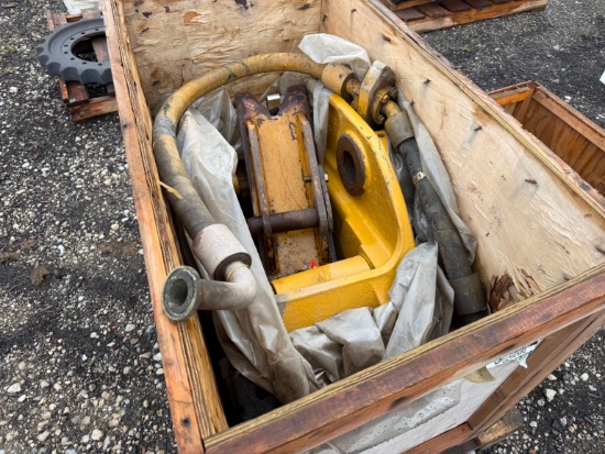 UNUSED CAT 320 QUICK COUPLER EXCAVATOR ATTACHMENT PN 235-0723. 80mm pins.