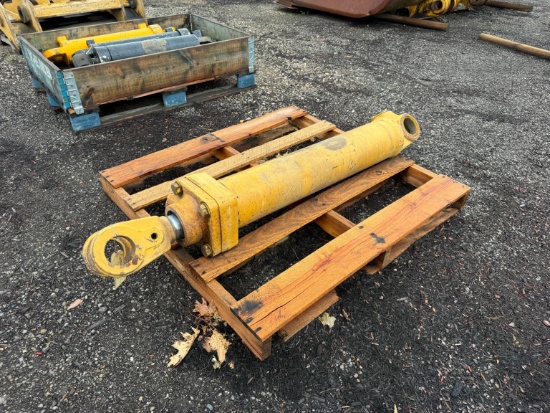 QTY OF ASST'D HYDRAULIC CYLINDERS SUPPORT EQUIPMENT