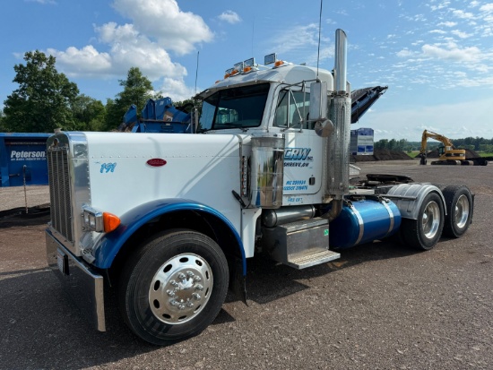 2001 PETERBILT 379 TRUCK TRACTOR VN:1XP5DB9X81N556761 powered by Cat C15 diesel engine