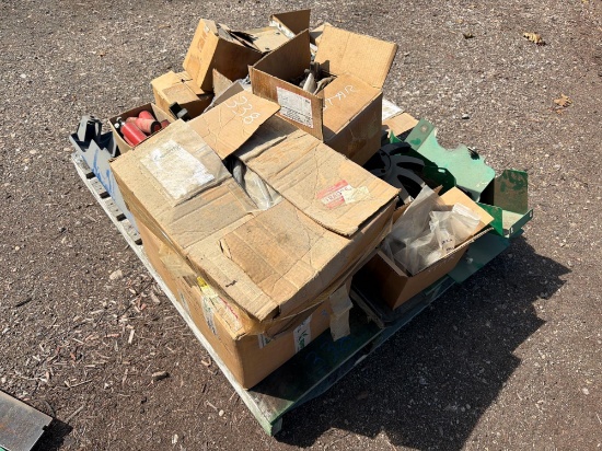 PALLET OF KOMPTECH PARTS: STARS, GEAR BOX, STAR TIPS, ELECTRONICS, GUARDS SUPPORT EQUIPMENT