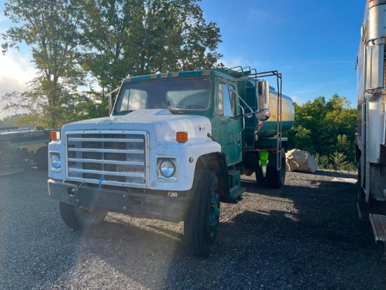 INTERNATIONAL 1954 FUEL TRUCK VN:507863 powered by diesel engine, equipped with fuel body, dual