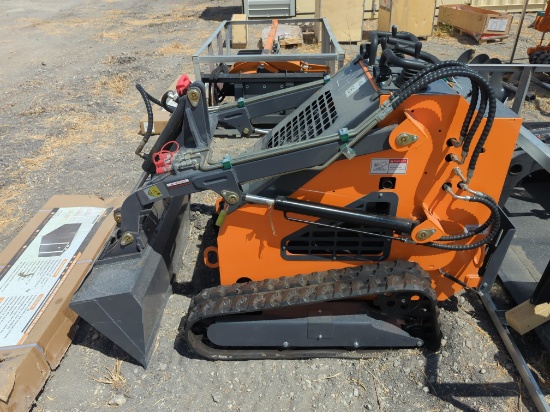 NEW LANDHONOR LHR-ME380R2 MINI TIRED LOADER powered by diesel engine, equipped with auxiliary