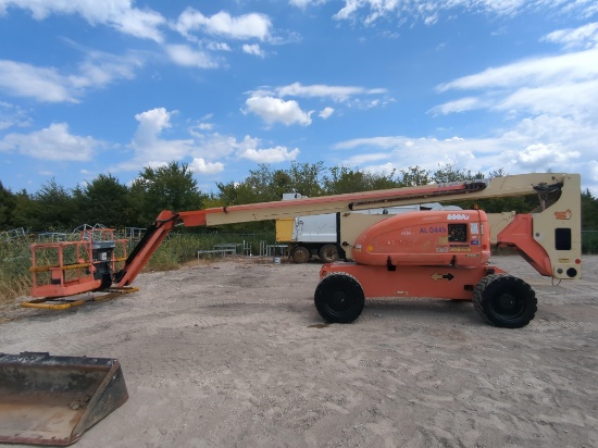 JLG 800AJ BOOM LIFT SN:300129866 4x4, powered by Deutz diesel engine, equipped with 80ft. Platform