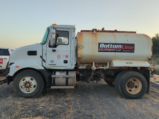 2023 MACK MD642R WATER TRUCK SN:1M2MDAAAXPS071901 powered by Cummins diesel engine, equipped with