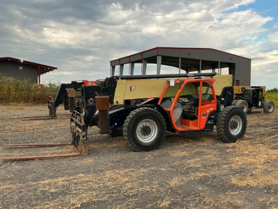 JLG 1055 TELESCOPIC FORKLIFT SN:160090404 4x4, powered by diesel engine, equipped with OROPS,