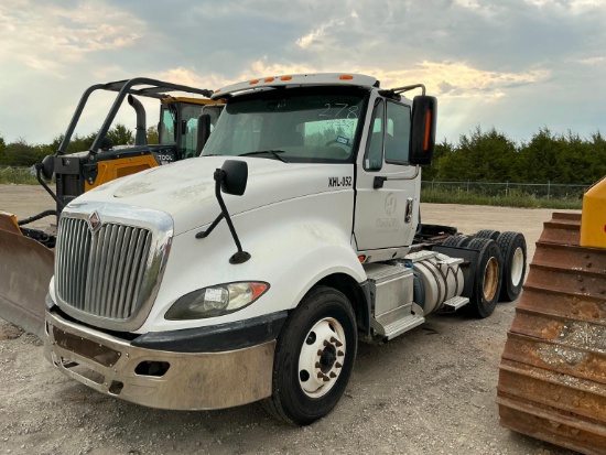 2014 INTERNATIONAL PROSTAR TRUCK TRACTOR VN:1HSDJAPR2EH023529 powered by diesel engine, tandem axle.