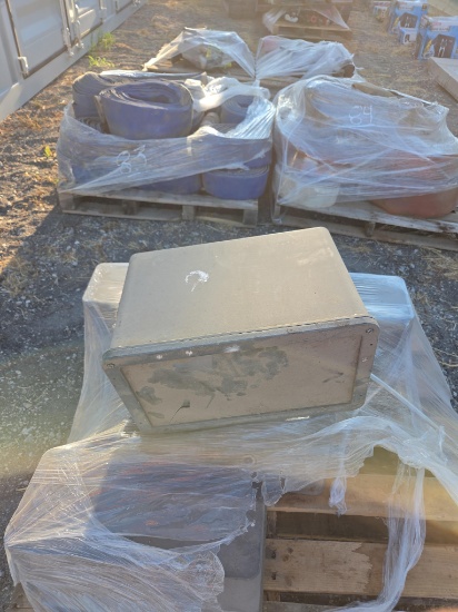 Pallet Of: 5 Lights Support Equipment