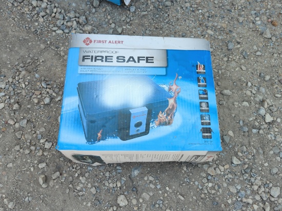 New First Alert 2013f .17 Cu Ft Fire And Water Proof Safe New Support Equipment
