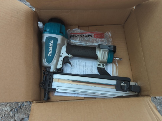 NEW MAKITA 7/16" MEDIUM CROWN STAPLER 16 GA- AT1150A- 1 YR FACTORY WARRANTY -RECON NEW SUPPORT