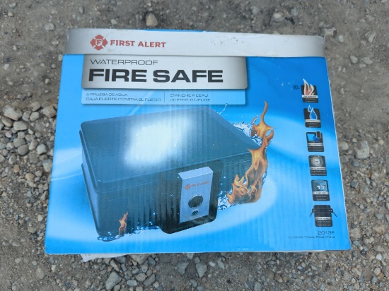 New First Alert 2013f .17 Cu Ft Fire And Water Proof Safe New Support Equipment